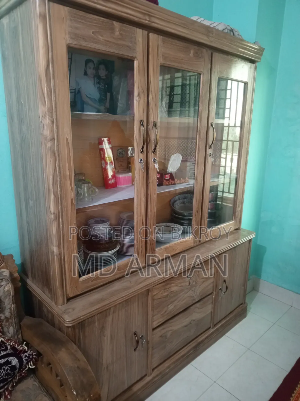 সেগুন কাঠের ৩ পালার সোকেস