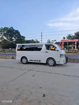 Toyota HiAce 2004 White