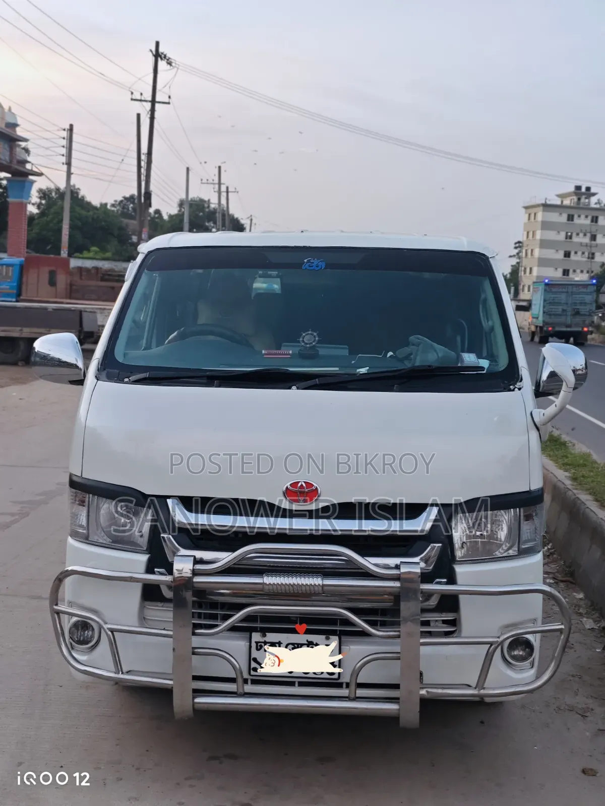 Toyota HiAce 2004 White