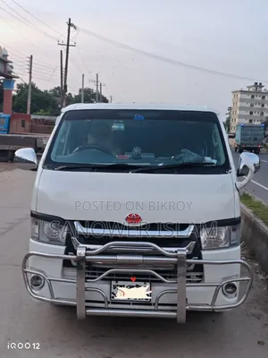 Toyota HiAce 2004 White