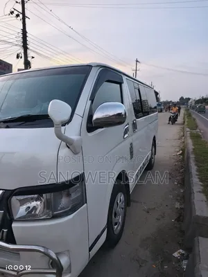 Toyota HiAce 2004 White