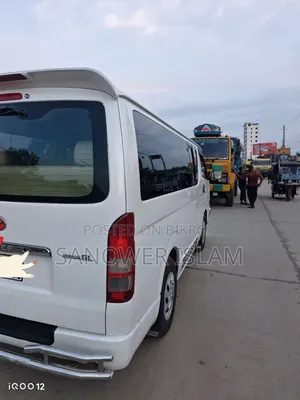 Toyota HiAce 2004 White