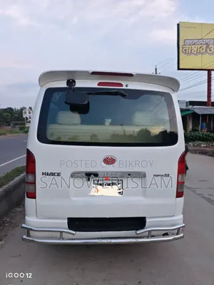 Toyota HiAce 2004 White