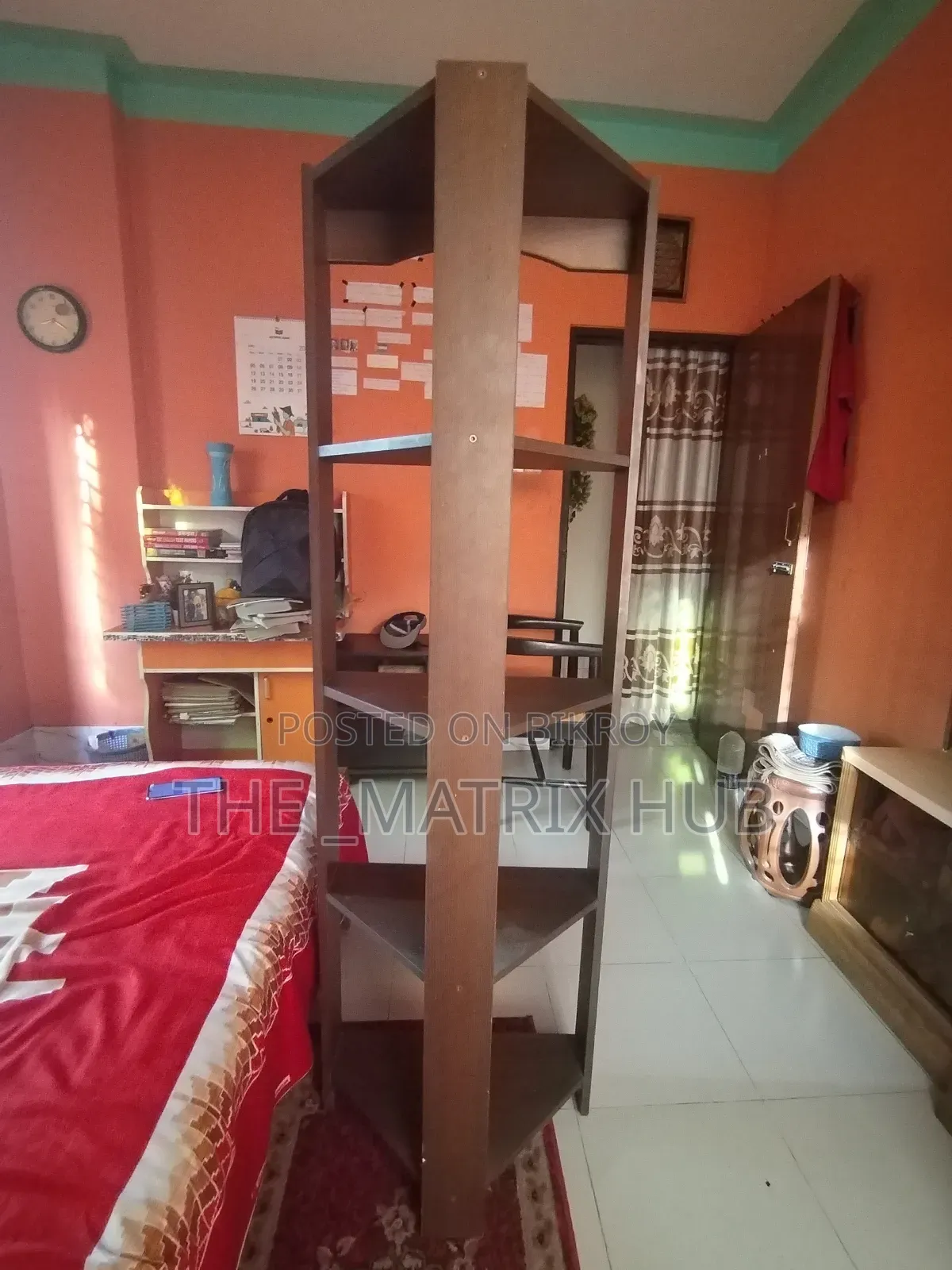 Regal Showpiece Stand
