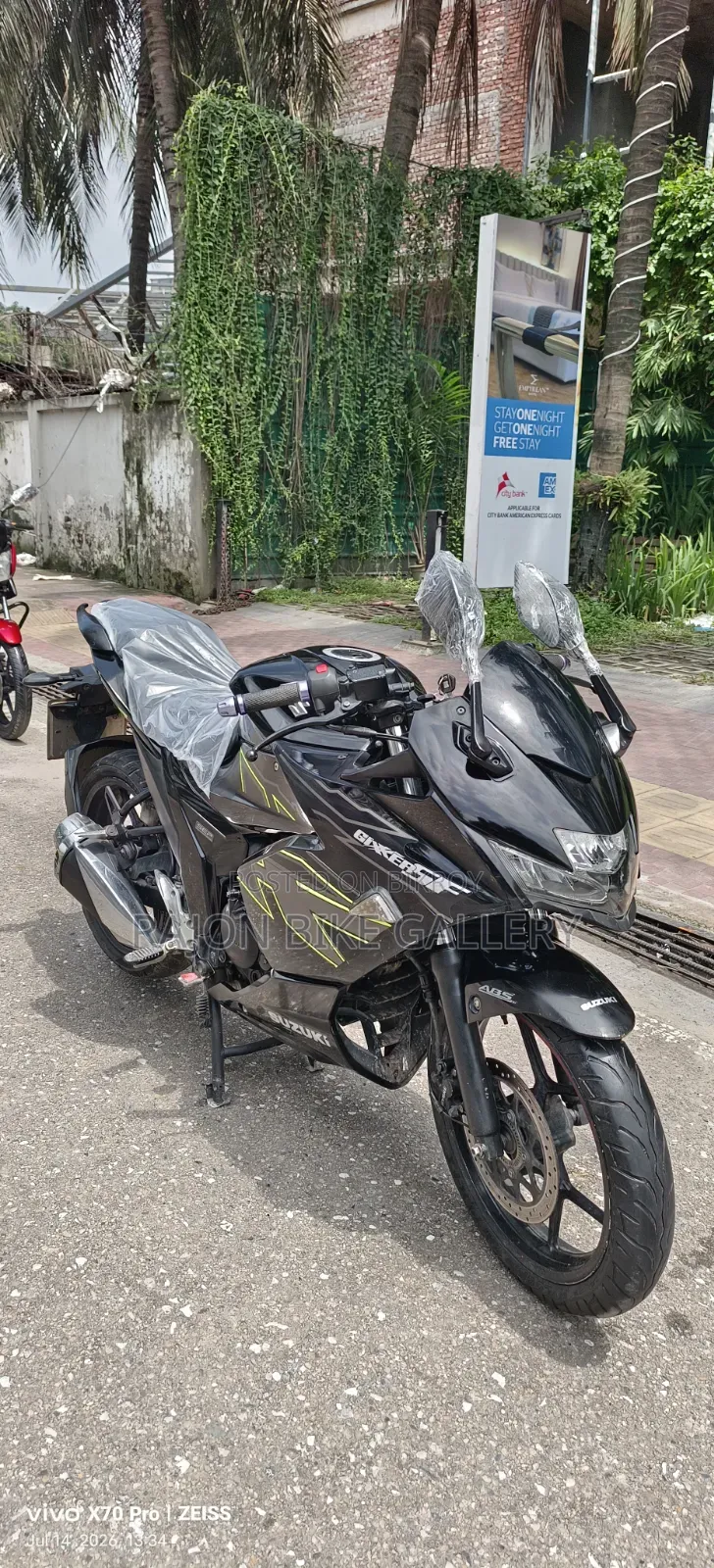 সুজুকি জিক্সার এসএফ এফআই ২০২১ ব্ল্যাক