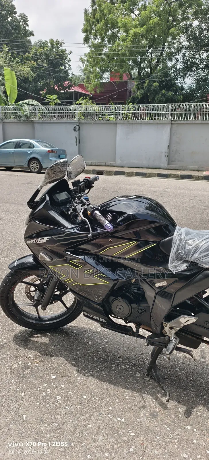 সুজুকি জিক্সার এসএফ এফআই ২০২১ ব্ল্যাক