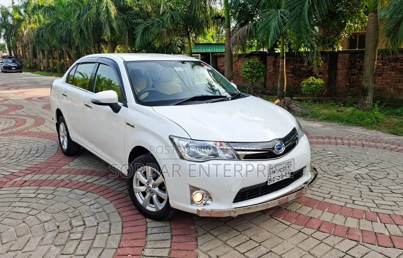 টয়োটা এক্সিও ১.৫ হাইব্রিড ২ডব্লিউডি ২০১৪ সাদা