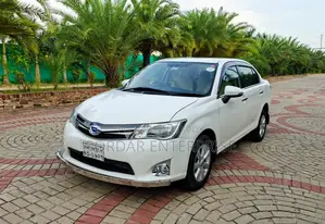 টয়োটা এক্সিও ১.৫ হাইব্রিড ২ডব্লিউডি ২০১৪ সাদা