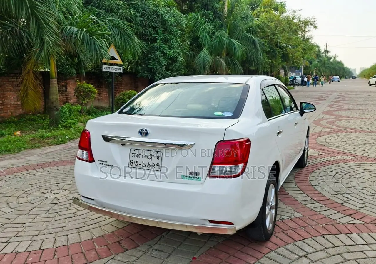টয়োটা এক্সিও ১.৫ হাইব্রিড ২ডব্লিউডি ২০১৪ সাদা