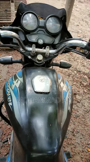 বাজাজ ডিসকভার ১০০ ২০১৬ নীল