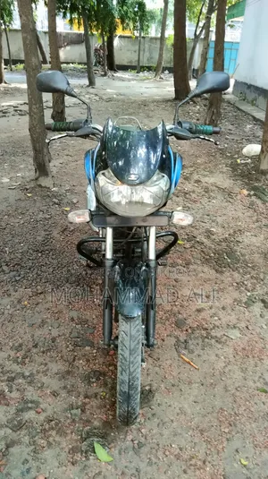 বাজাজ ডিসকভার ১০০ ২০১৬ নীল