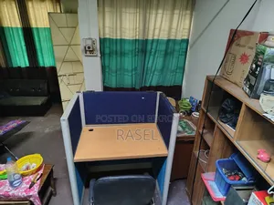 এক্সিকিউটিভ ওয়ার্ক স্টেশন