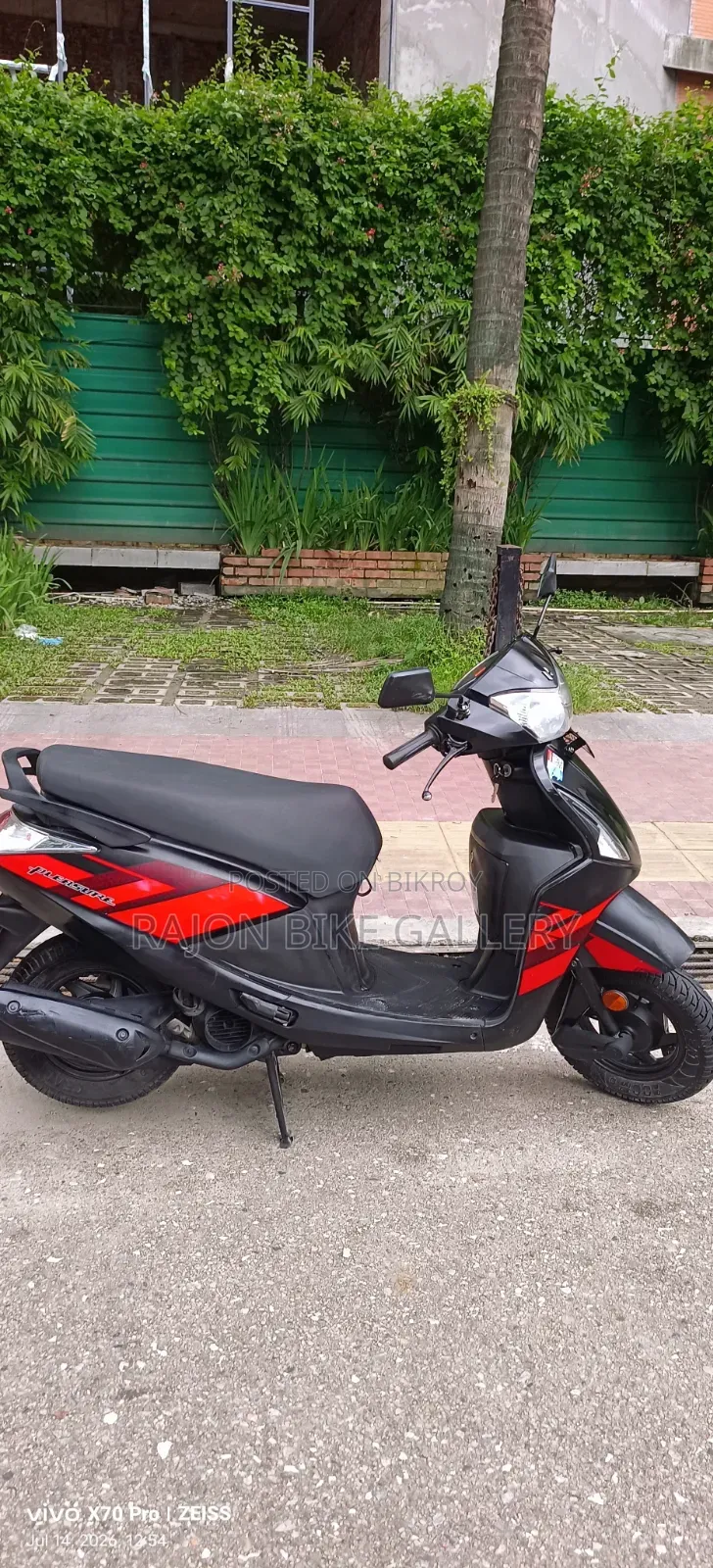New Hero Pleasure 2025 Black