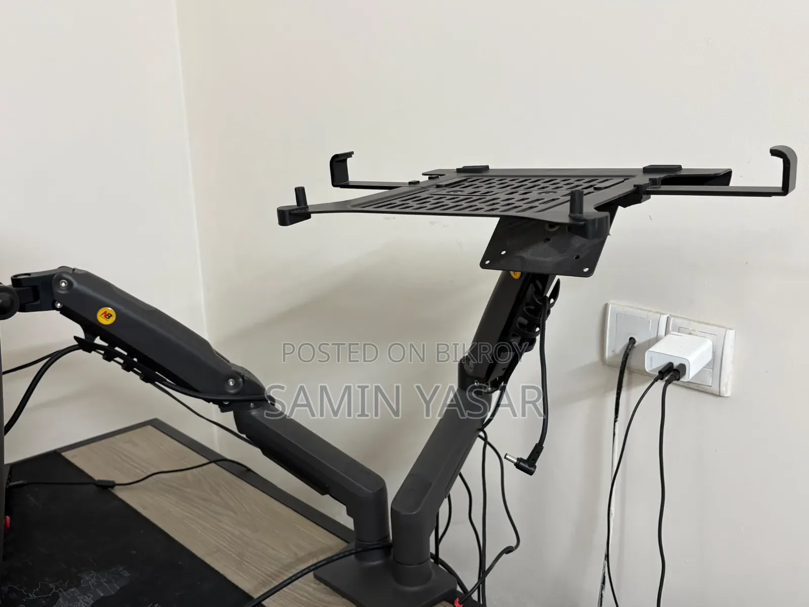 MSI G274f Monitor With North Bayou Arms and Laptop Holder