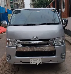 Toyota HiAce 2013 Silver