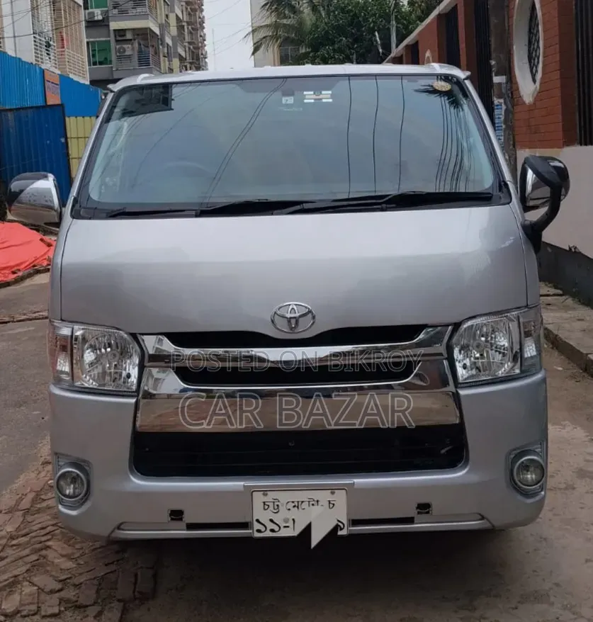 Toyota HiAce 2013 Silver