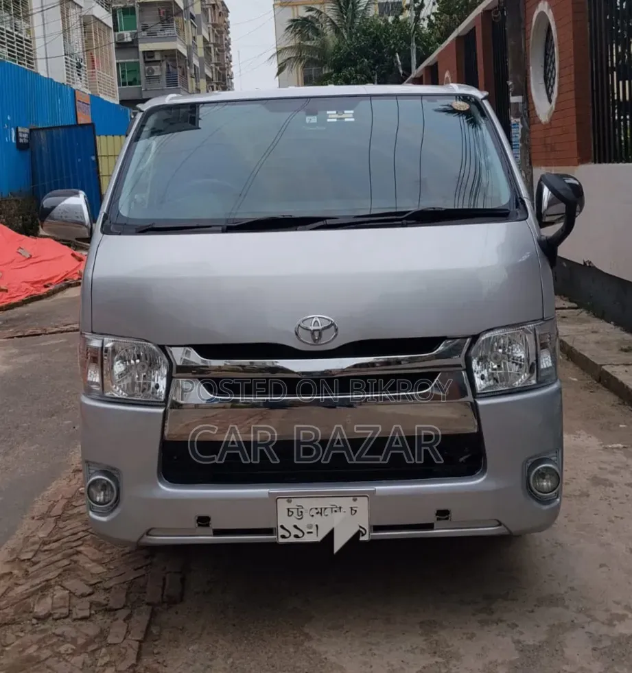 Toyota HiAce 2013 Silver