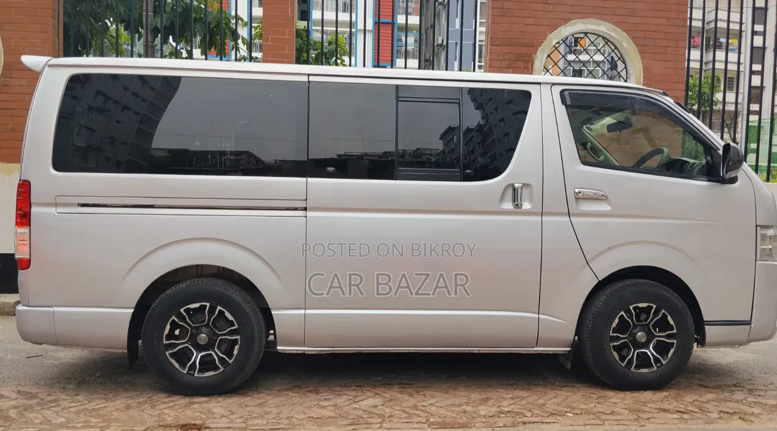 Toyota HiAce 2013 Silver