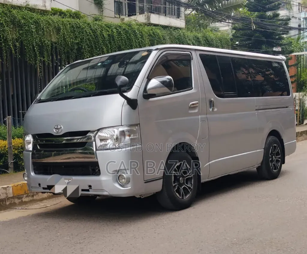 Toyota HiAce 2013 Silver