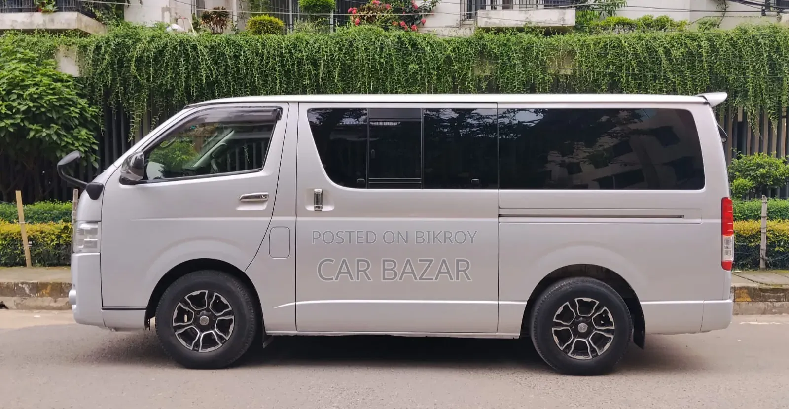 Toyota HiAce 2013 Silver