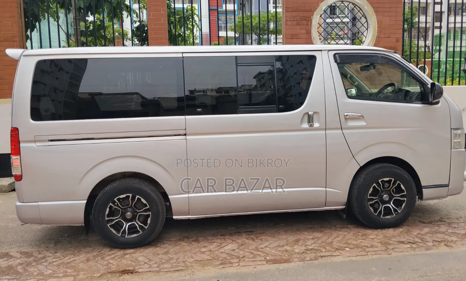 Toyota HiAce 2013 Silver