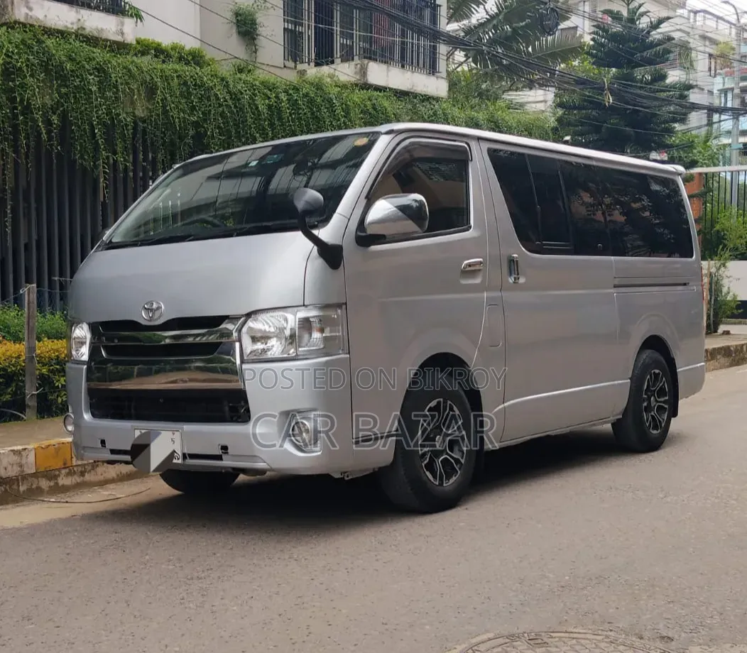 Toyota HiAce 2013 Silver