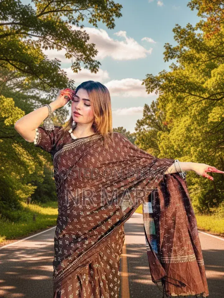 প্রিমিয়াম আড়ং কটন সুতি শাড়ি (ব্লাউজ পিসসহ)