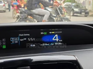 Toyota Prius 2019 Silver