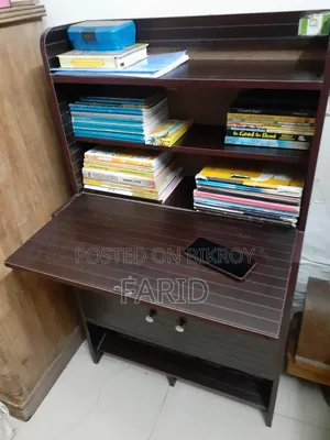 পড়ার টেবিল