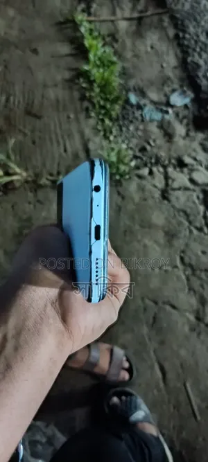 Itel P40 64 GB Blue