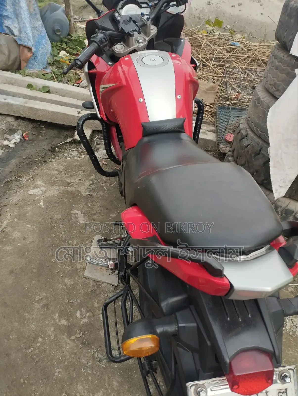 Yamaha FZ ২০১০ লাল