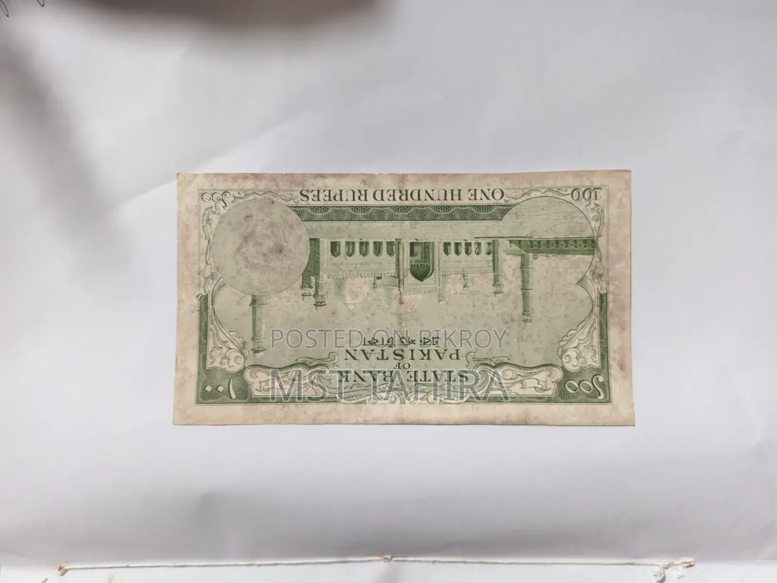 Note collection of various countries for collectors.