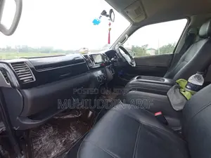 টয়োটা গ্র্যান্ড হাইএস ২০০২ কালো