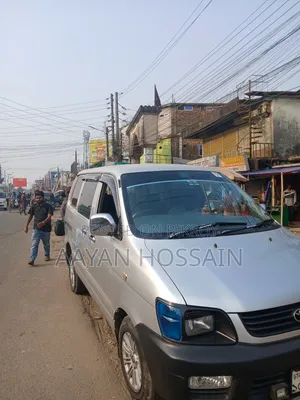 Toyota Noah 2005 Silver