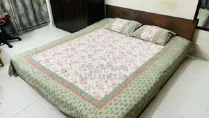 কাস্টম-মেড গর্জন বোর্ডের খাট (৬’ × ৭’)