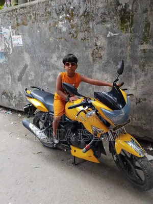 TVS Apache RTR 160 2V 2018 Yellow