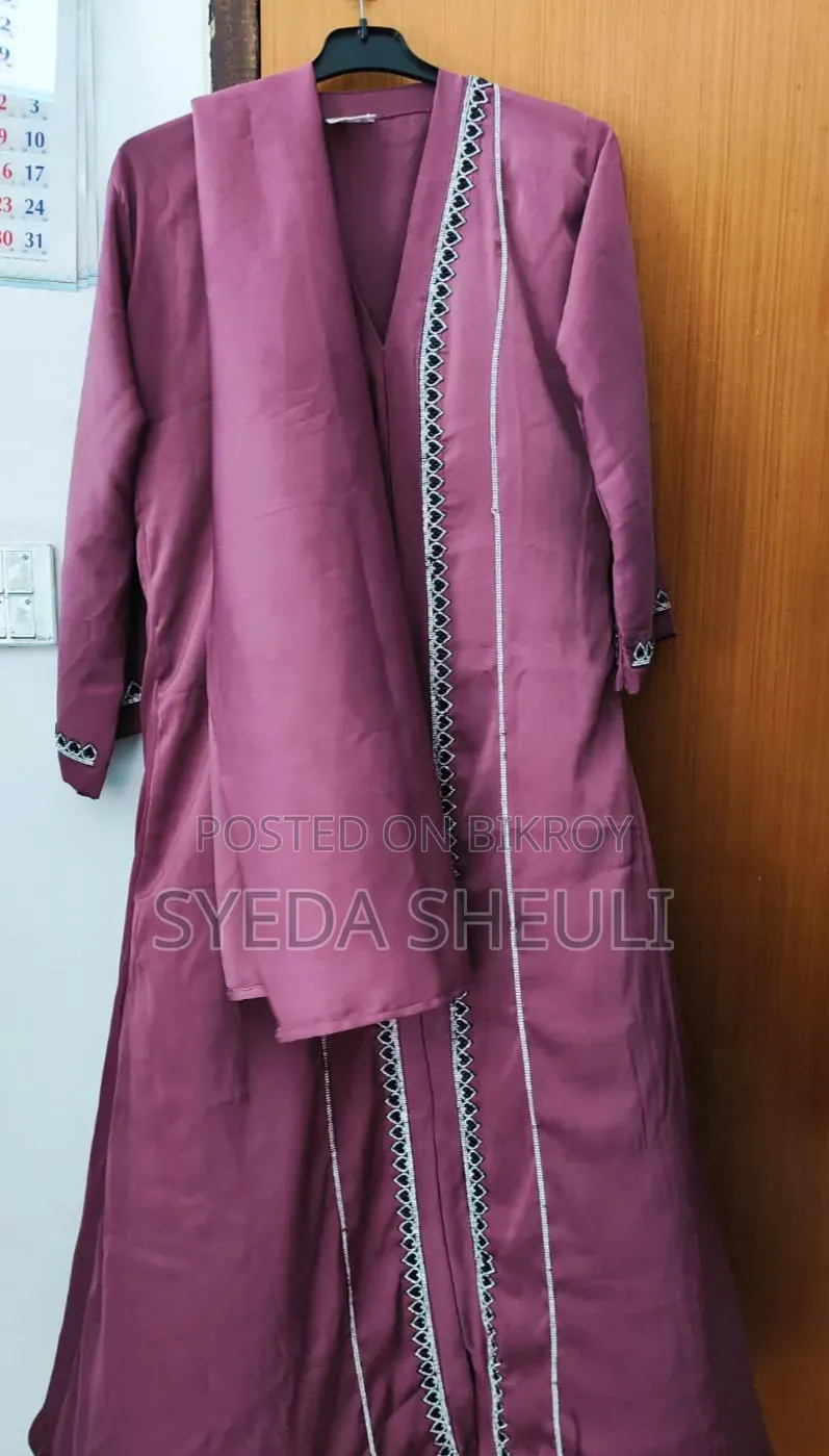 ইউজ বোরকা। ফুল বডি স্টোনের কাজ করা। হিজাব আছে।