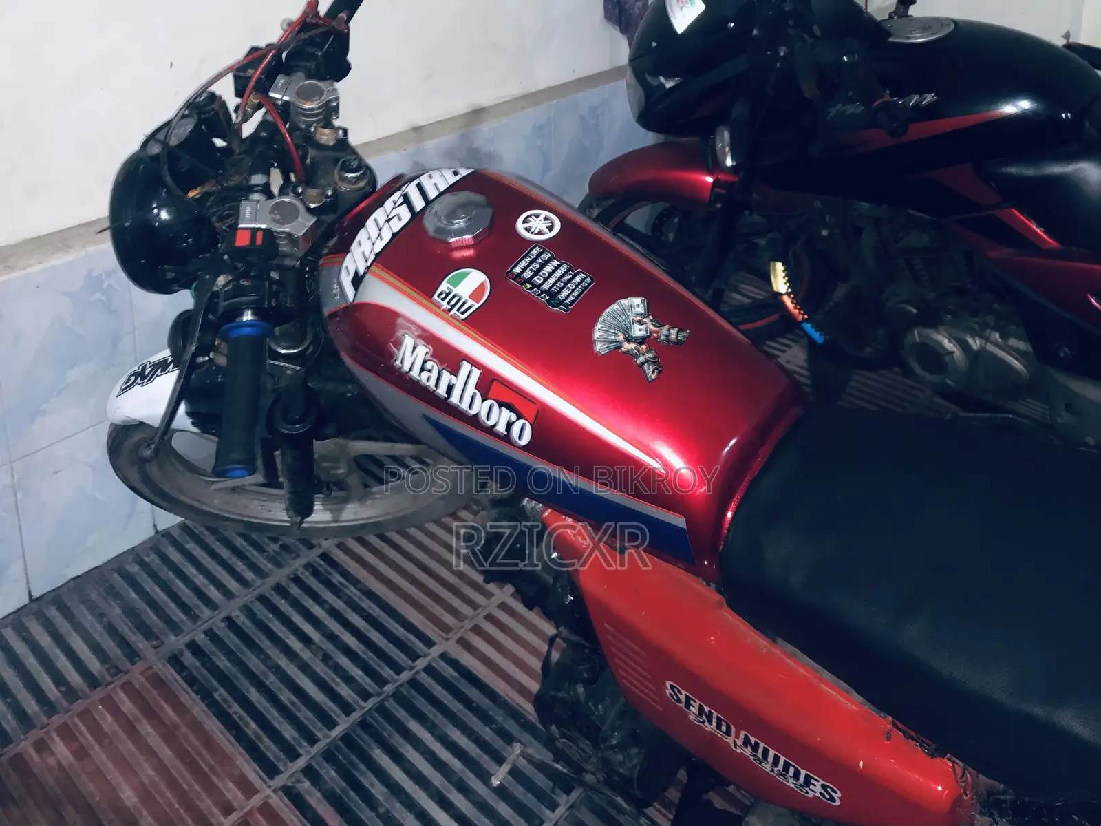 হোন্ডা ২০২৩ লাল