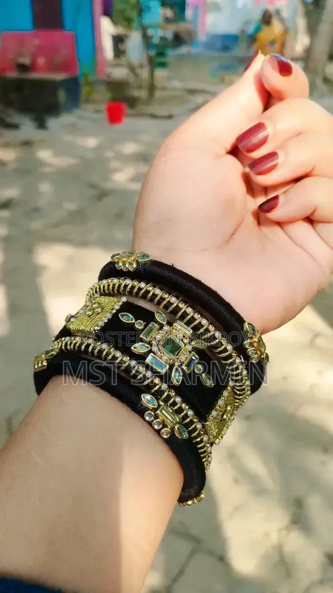 হ্যান্ড মেড চুড়ি