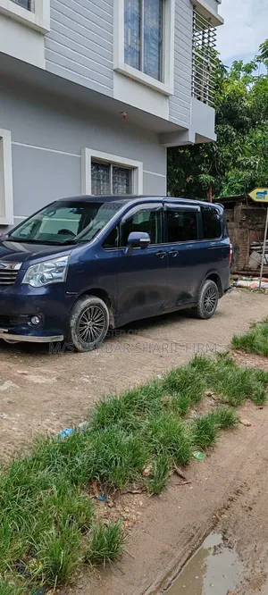 Toyota Noah 2013 Gray