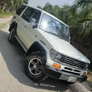 টয়োটা ল্যান্ড ক্রুজার ১৯৯৬ সাদা