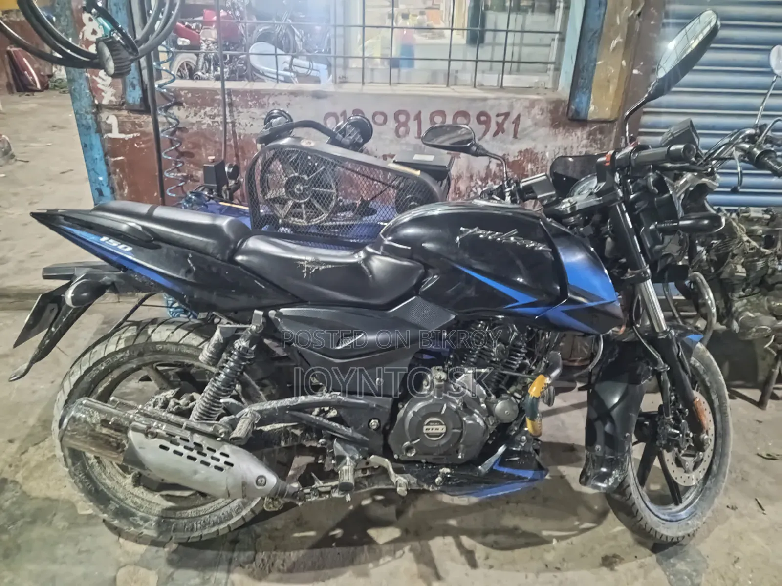 বাজাজ পালসার ১৫০ ২০২৪ ব্ল্যাক