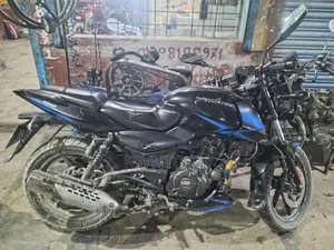 বাজাজ পালসার ১৫০ ২০২৪ ব্ল্যাক