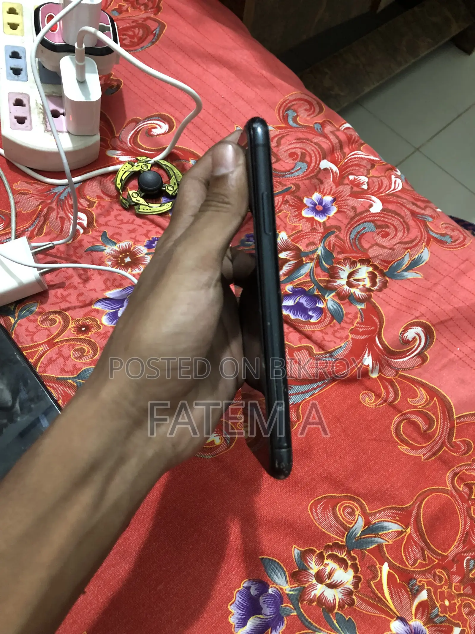 অ্যাপল আইফোন এক্সআর ১২৮ জিবি ব্ল্যাক