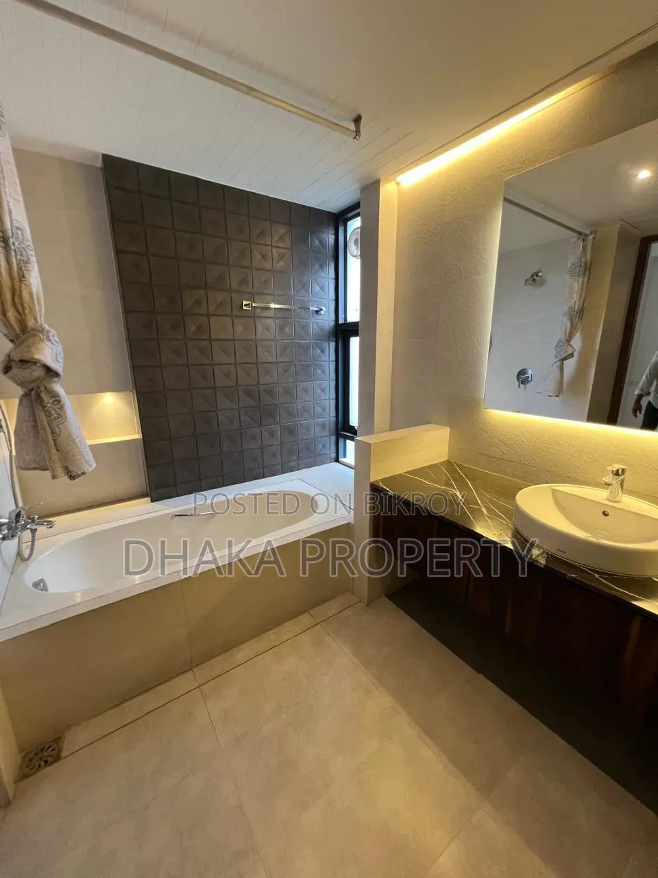 4-bedroom Apartment in Gulshan for rent