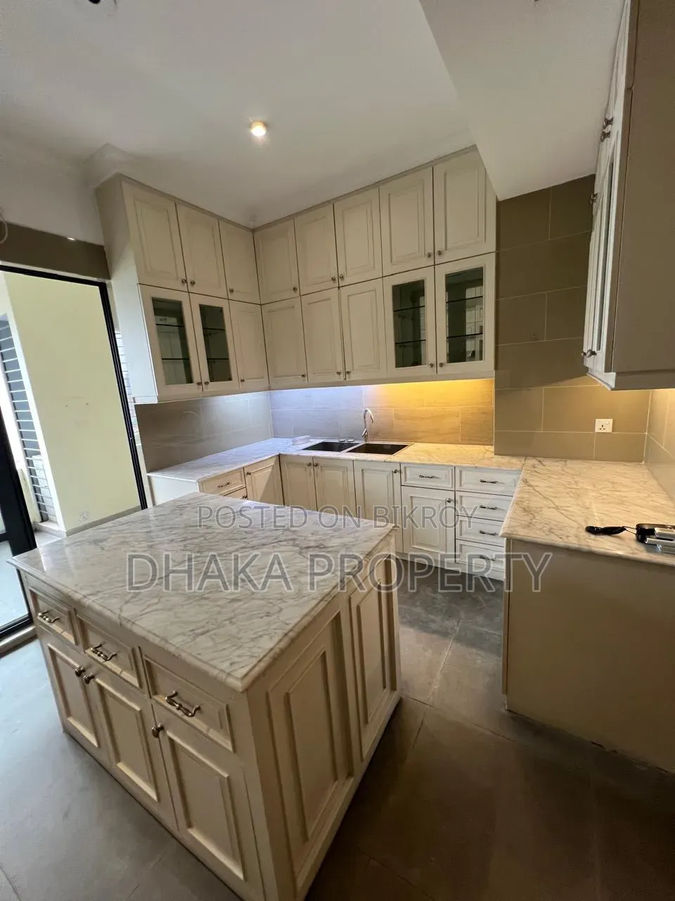 4-bedroom Apartment in Gulshan for rent