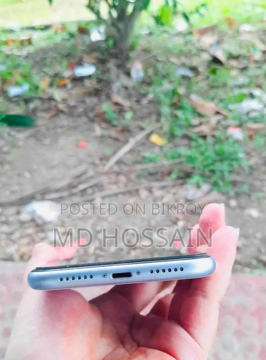 অ্যাপল আইফোন ১১ ৬৪ জিবি ব্লু