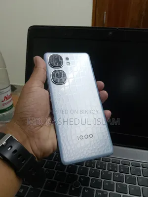 iQOO 256 GB Blue