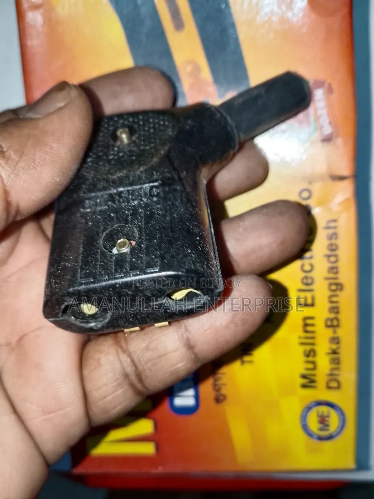 2-Pin Electric Plug | Right-Angle Female Iron Connector (05 Pcs)