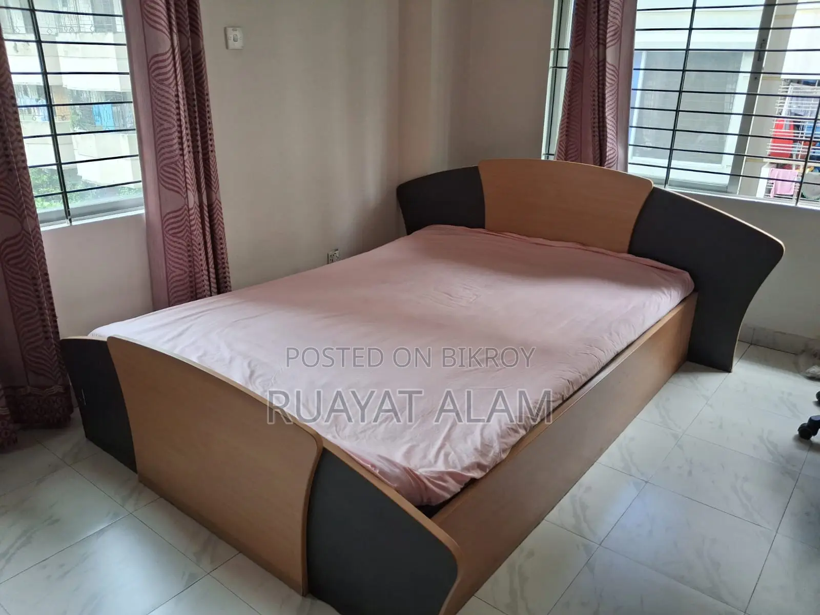 বিছানা এবং তোশক বিক্রয়ের জন্য